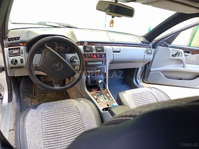 Mercedes E 200-7
