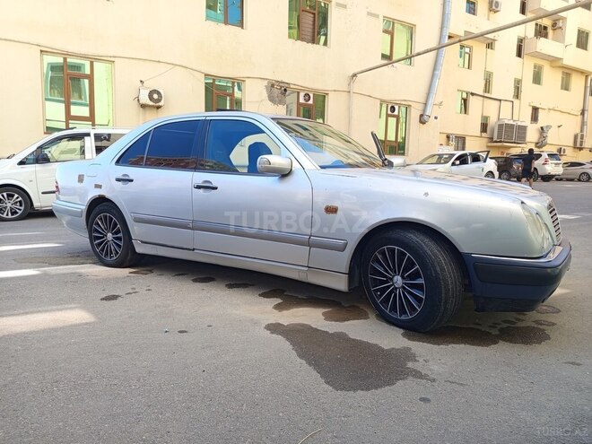 Mercedes E 200-4