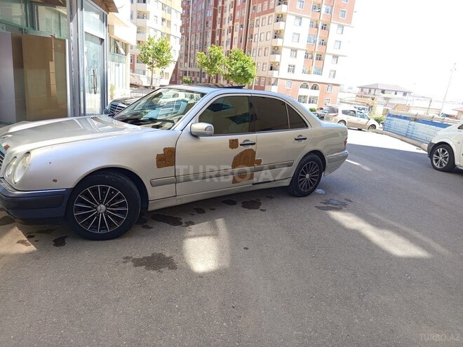 Mercedes E 200-3