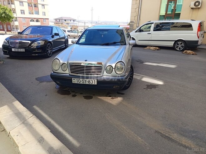 Mercedes E 200-2