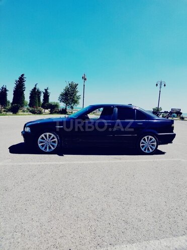 BMW 318-4
