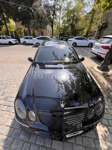 Mercedes E 200-1