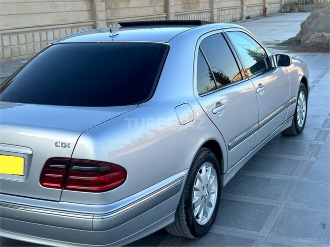 Mercedes E 270-5