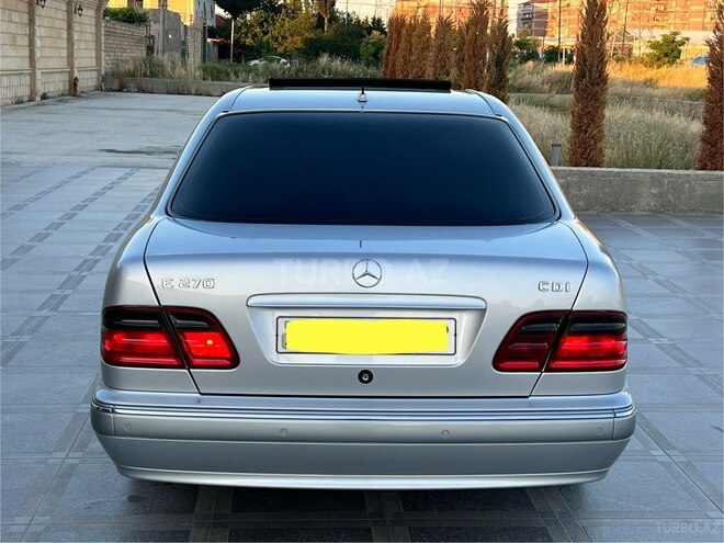 Mercedes E 270-12