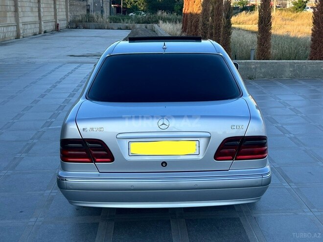Mercedes E 270-8