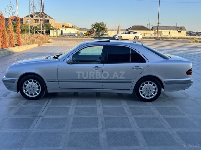 Mercedes E 270-6