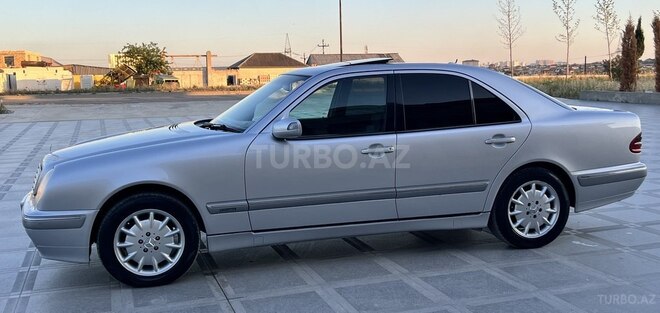 Mercedes E 270-16