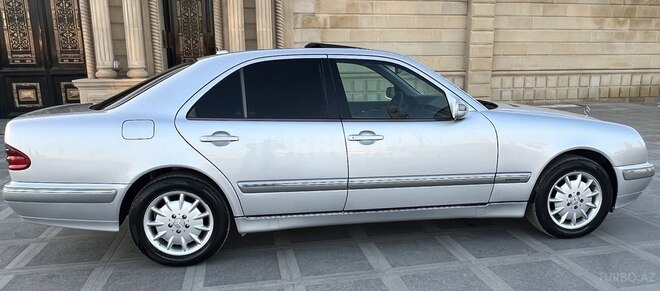 Mercedes E 270-15