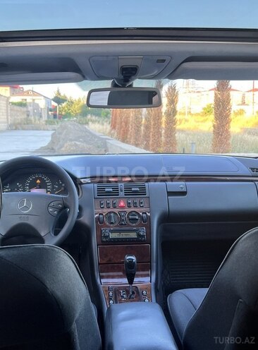 Mercedes E 270-11