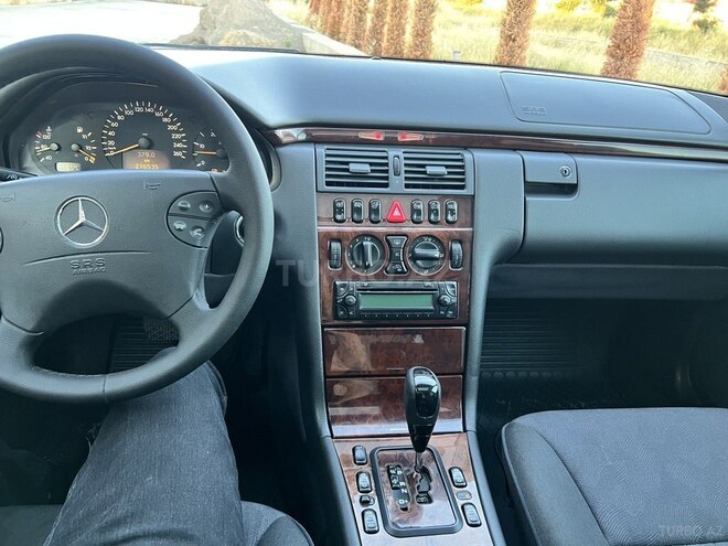 Mercedes E 270-19
