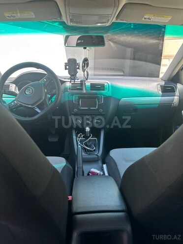 Volkswagen Jetta-4