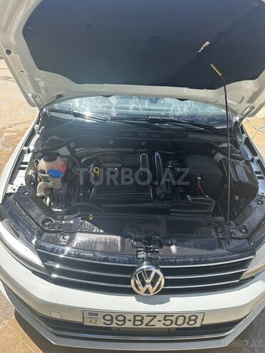 Volkswagen Jetta-2