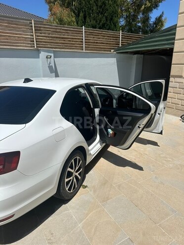 Volkswagen Jetta-6