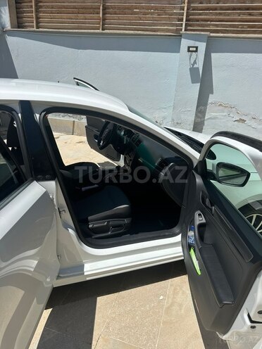 Volkswagen Jetta-8