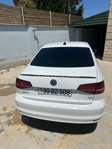Volkswagen Jetta-12