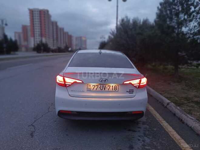 Hyundai Sonata-2