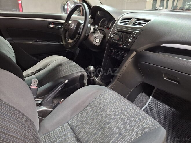 Suzuki Swift-11