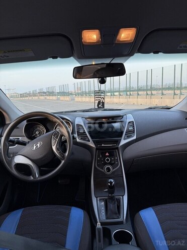 Hyundai Elantra-8