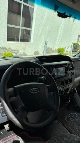 Ford Transit-15
