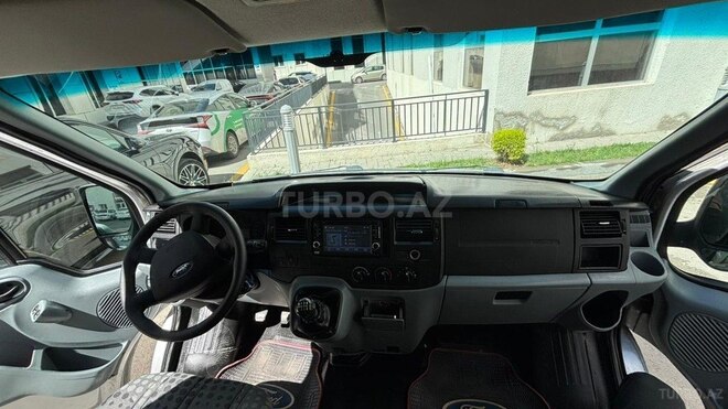 Ford Transit-8