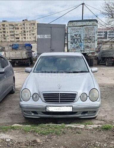 Mercedes E 220-1