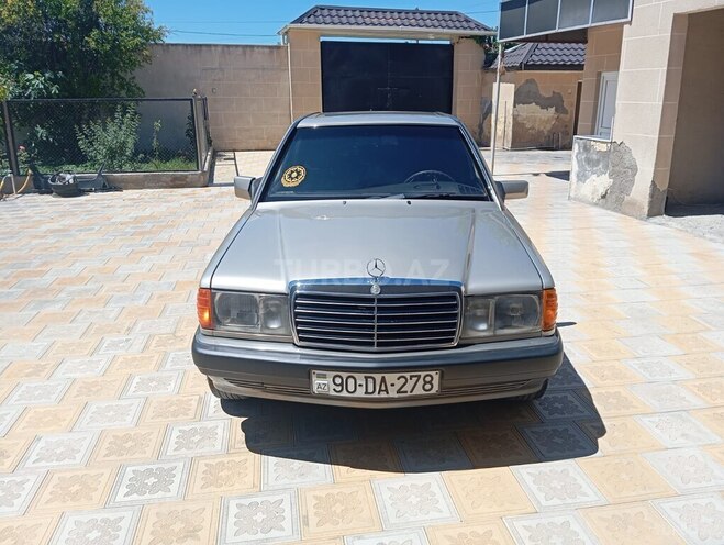 Mercedes 190-2