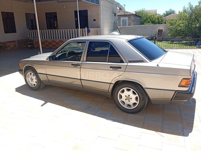 Mercedes 190-5