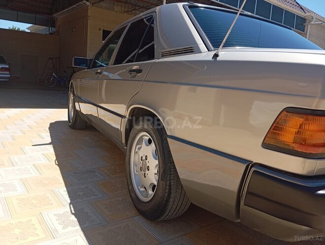 Mercedes 190-7