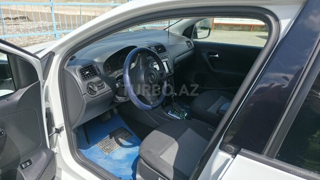 Volkswagen Polo-10