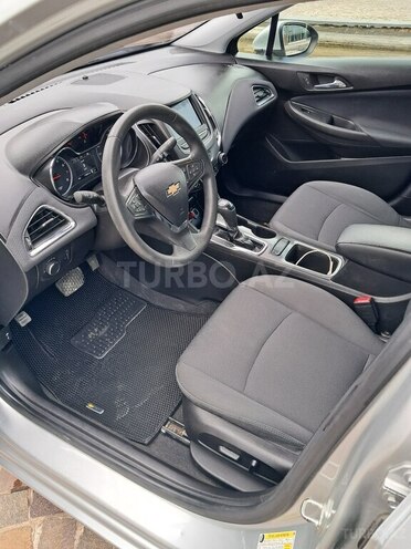 Chevrolet Cruze-12