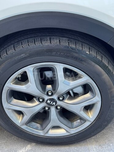 Kia Sorento-11