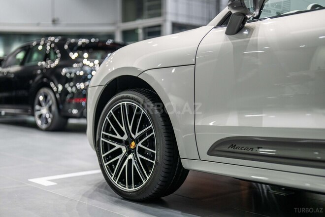 Porsche Macan-4