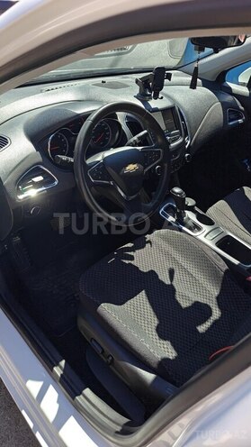 Chevrolet Cruze-12