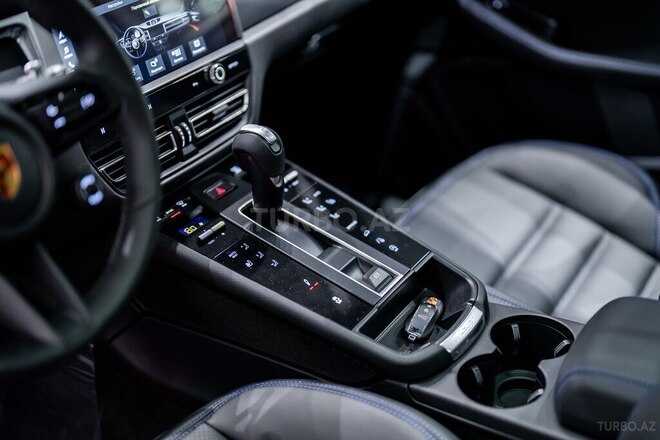 Porsche Macan-12