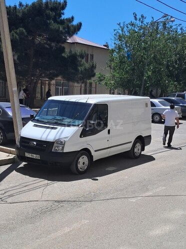 Ford Transit-9