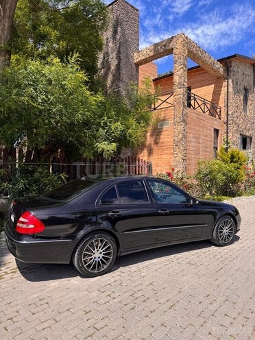 Mercedes E 220-2