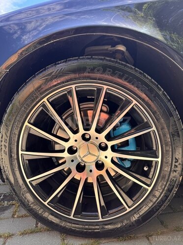Mercedes E 220-11