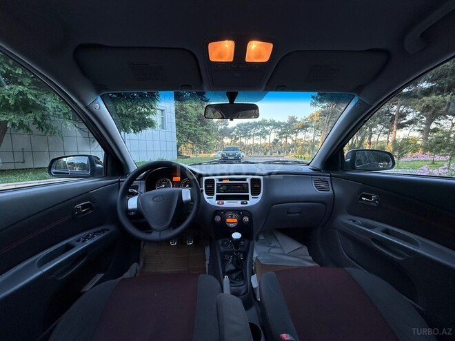 Kia Rio-5