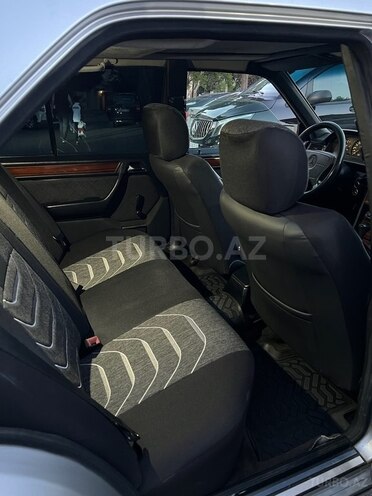 Mercedes E 200-4