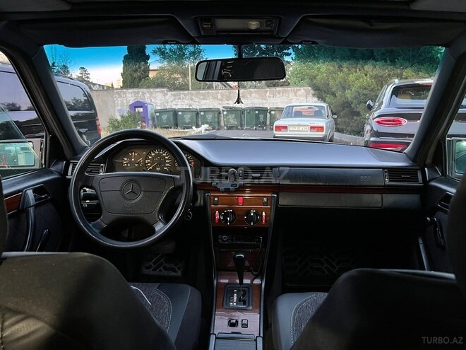 Mercedes E 200-2