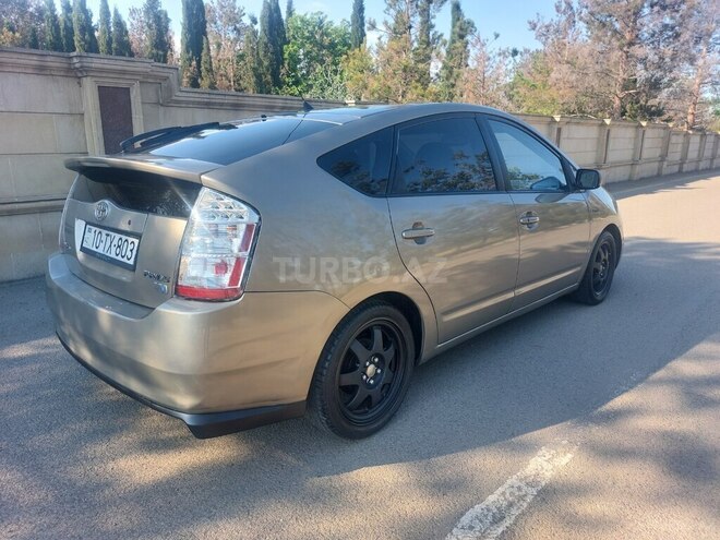 Toyota Prius-5