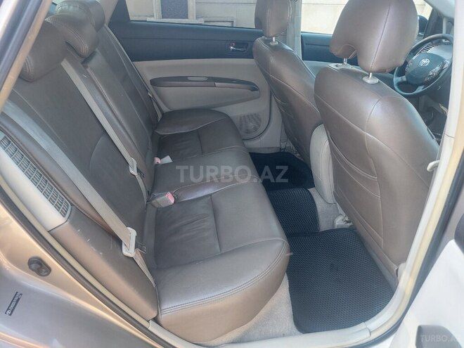 Toyota Prius-12