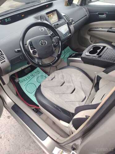 Toyota Prius-5