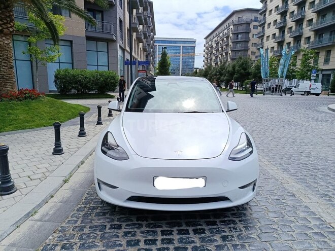 Tesla Model Y-1