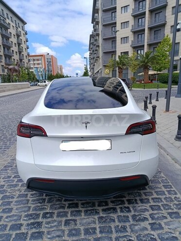 Tesla Model Y-2