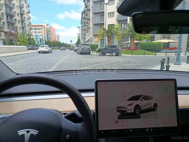 Tesla Model Y-14