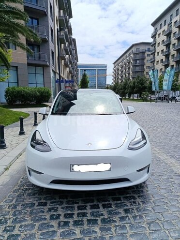 Tesla Model Y-11