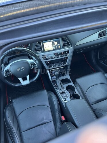 Hyundai Sonata-12