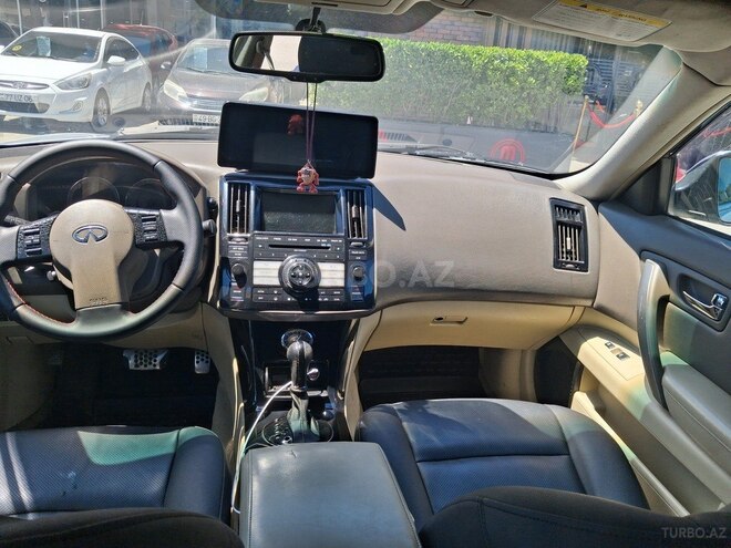 Infiniti FX35-3