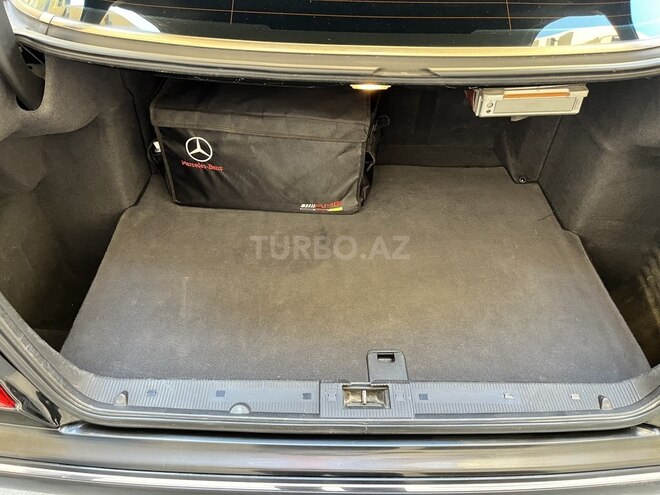 Mercedes E 240-13